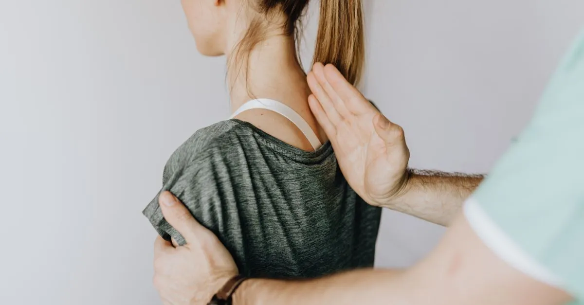 Douleur omoplate : causes et solutions de l'ostéopathe
