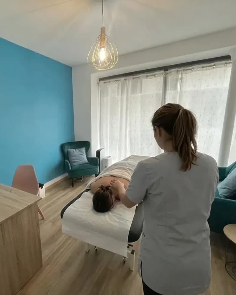 Julie Carlier, ostéopathe D.O., en consultation à Asnières-sur-Seine
