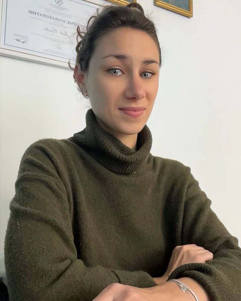 Julie Carlier, ostéopathe D.O. au cabinet à Asnières-sur-Seine